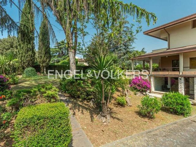 Villa Indipendente in vendita a Mostacciano, Roma Capitale