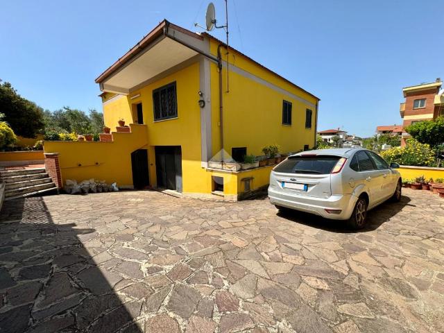 Villa Indipendente in vendita a Castel di Decima, Roma