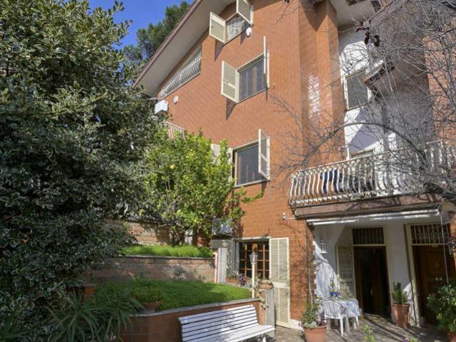 Villa Indipendente in vendita a La Giustiniana, Montecompatri