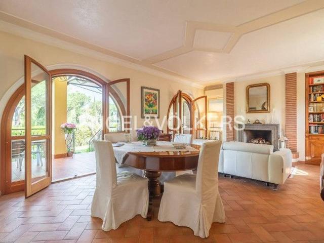 Villa Indipendente in vendita a Pantan Monastero, Roma Capitale