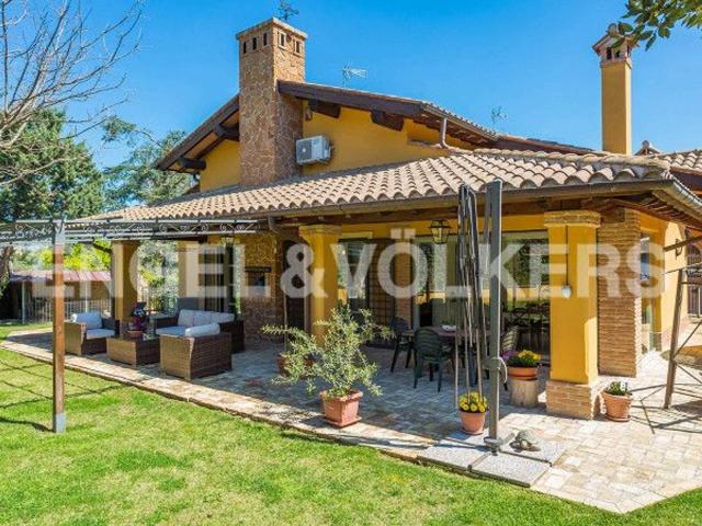 Villa Indipendente in vendita a Pantan Monastero, Roma Capitale