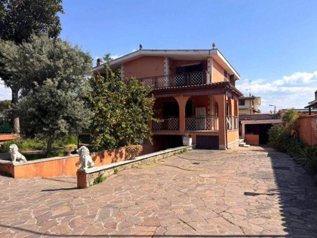 Villa Indipendente in vendita a Municipio Roma VI, Roma Capitale