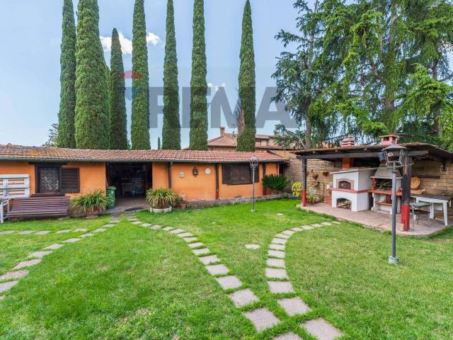 Villa Indipendente in vendita a Monte Migliore, Roma Capitale
