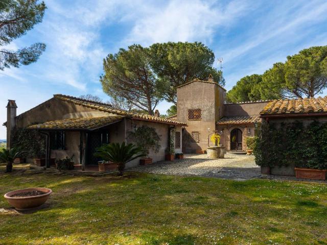 Villa Indipendente in vendita a Settebagni, Montecompatri