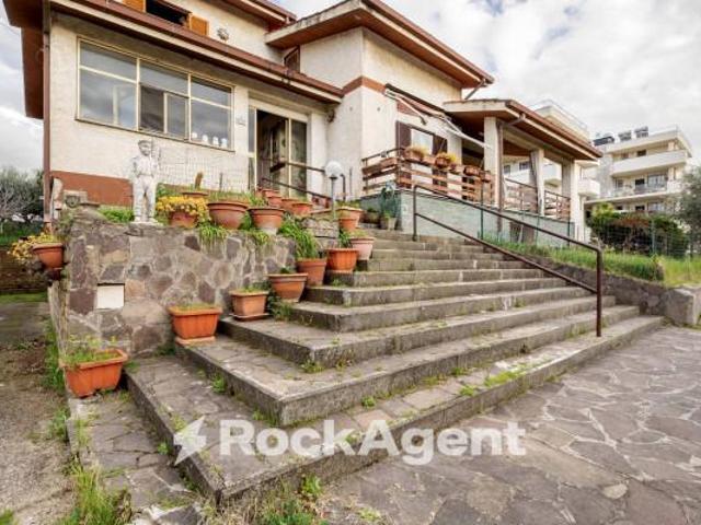 Villa Indipendente in vendita a Prima Porta, Montecompatri