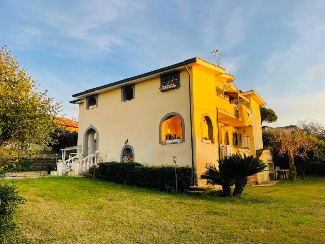 Villa Indipendente in vendita a Roma Capitale, Lazio