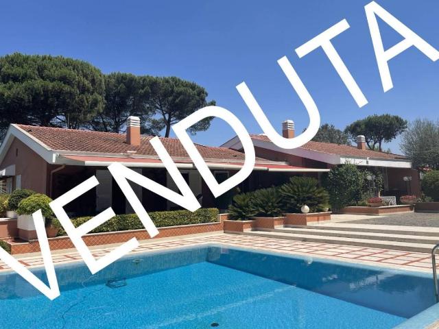 Villa Indipendente in vendita a La Giustiniana, Montecompatri