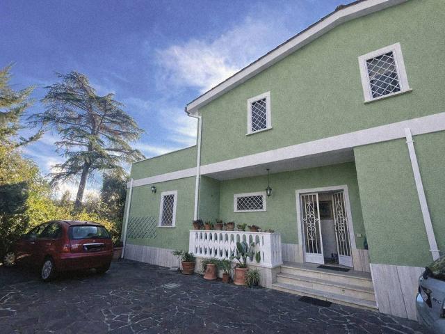 Villa Indipendente in vendita a Municipio Roma X, Roma Capitale