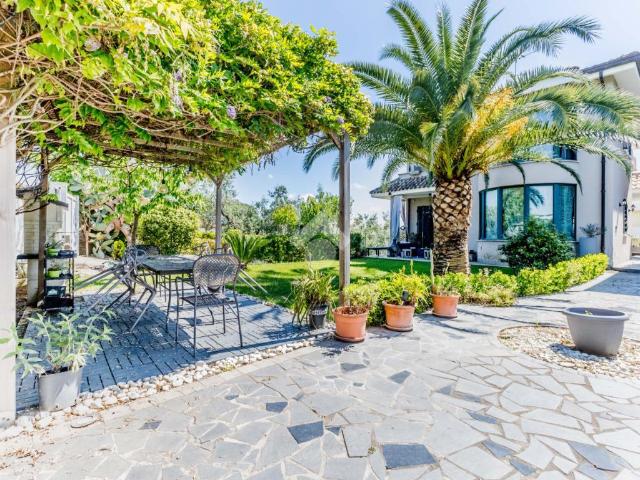 Villa Indipendente in vendita a Valle Muricana, Montecompatri