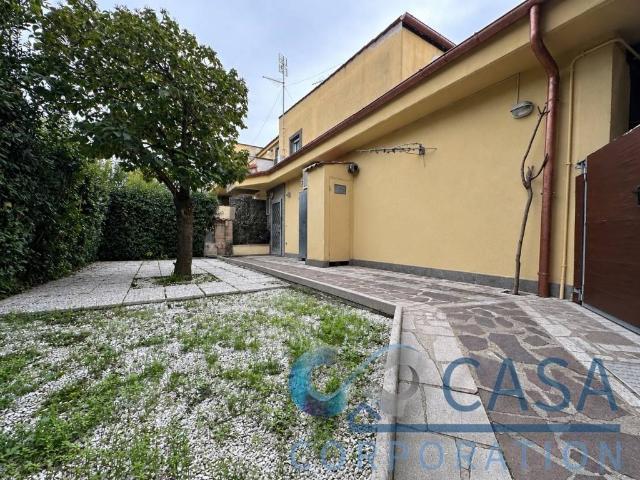 Villa Indipendente in vendita a Morena, Roma