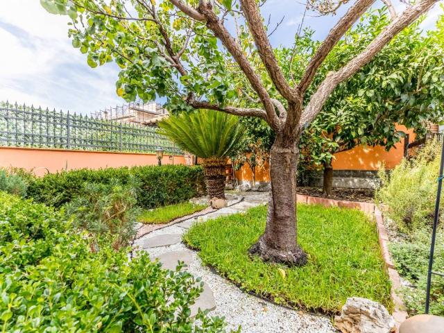 Villa Indipendente in vendita a Acilia Sud, Roma
