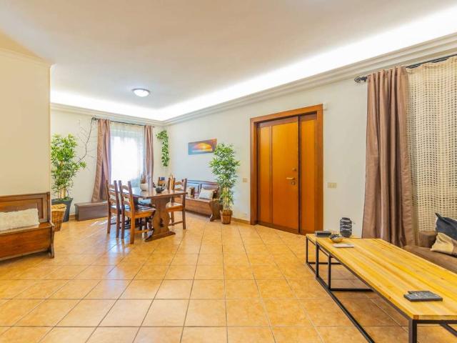 Villa Indipendente in vendita a Centro Giano, Roma