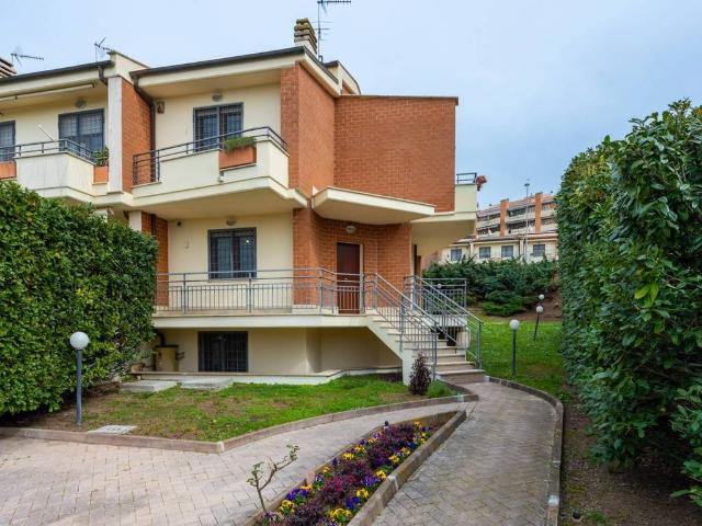 Villa Indipendente in vendita a Municipio Roma IX, Roma Capitale