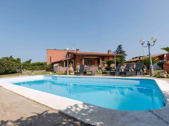 Villa Indipendente in vendita a Municipio Roma VII, Roma Capitale