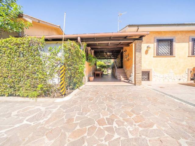 Villa Indipendente in vendita a Municipio Roma X, Roma Capitale