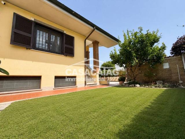 Villa Indipendente in vendita a Stagni di Ostia, Roma Capitale