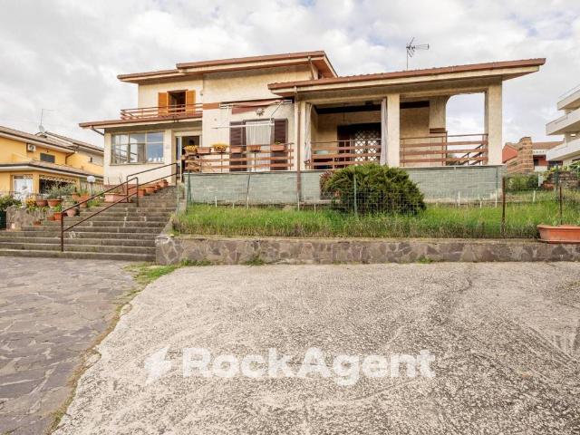 Villa Indipendente in vendita a Prima Porta, Montecompatri