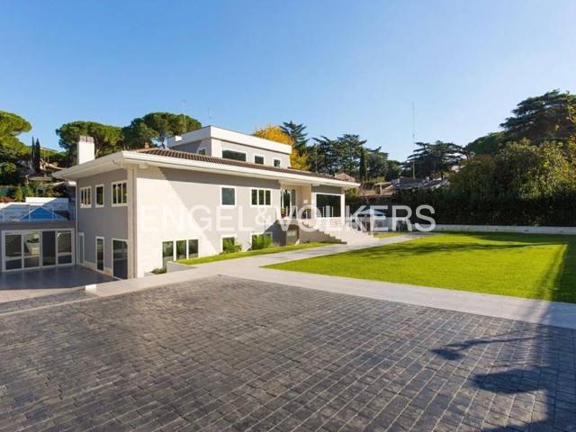 Villa Indipendente in vendita a Municipio Roma IX, Roma Capitale