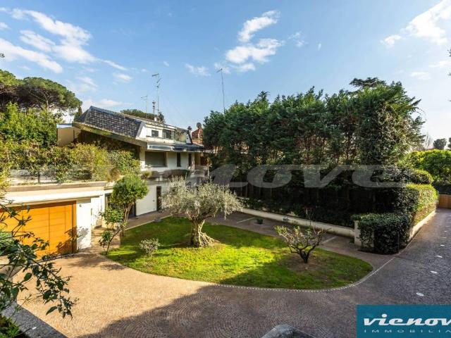 Villa Indipendente in vendita a Municipio Roma IX, Roma Capitale