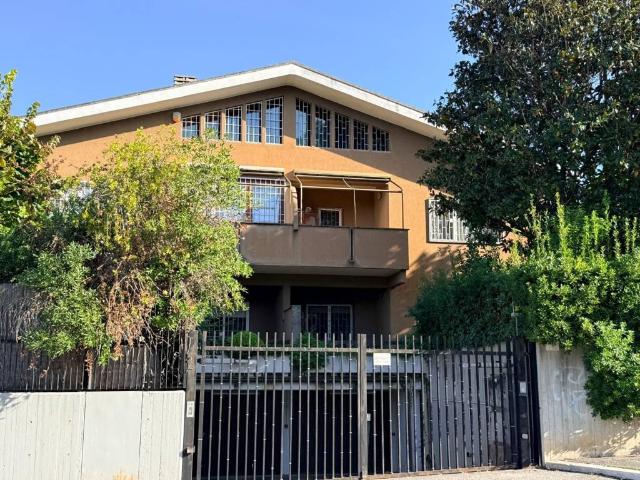 Villa Indipendente in vendita a Torrino, Roma