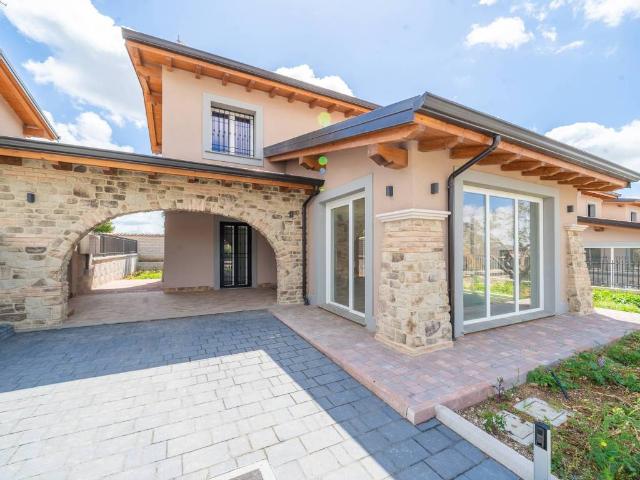 Villa Indipendente in vendita a Finocchio, Roma Capitale