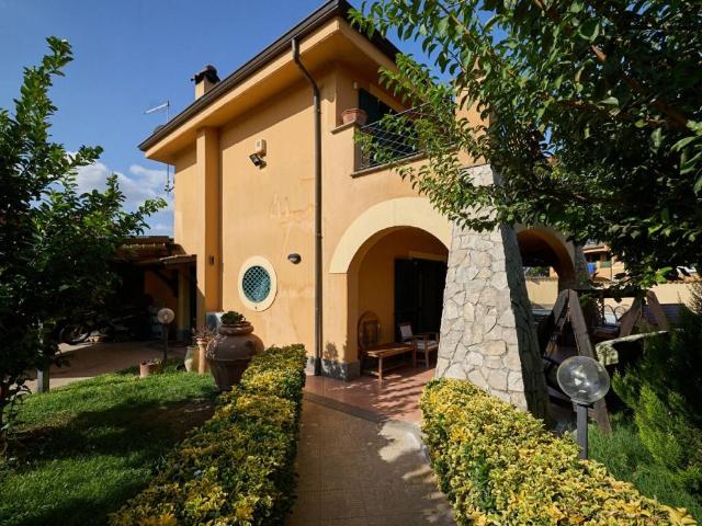 Villa Indipendente in vendita a Prato Fiorito, Roma