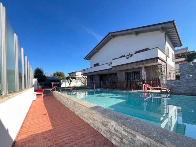 Villa Indipendente in vendita a Axa, Roma Capitale