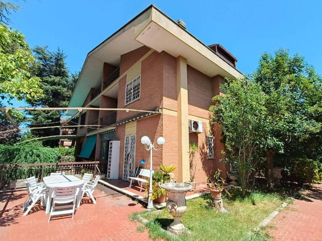 Villa Indipendente in vendita a Municipio Roma VII, Roma Capitale