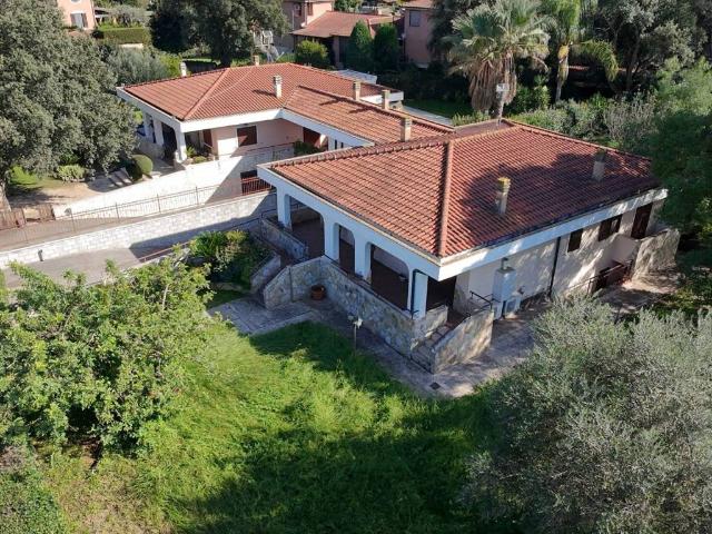 Villa Indipendente in vendita a Municipio Roma IX, Roma Capitale
