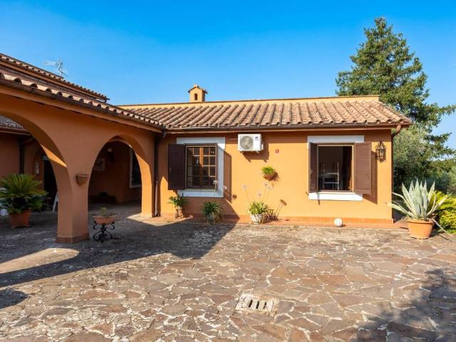 Villa Indipendente in vendita a Municipio Roma III, Roma Capitale