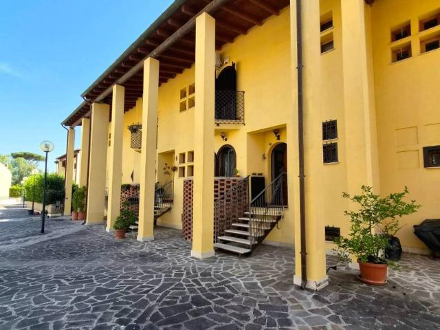 Villa Indipendente in vendita a Pantan Monastero, Roma Capitale