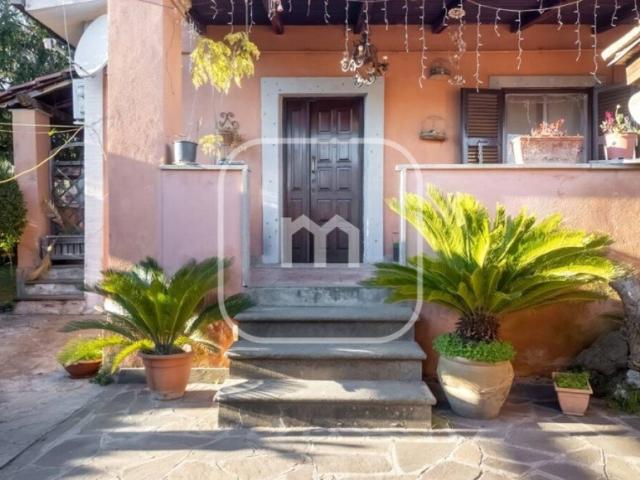 Villa Indipendente in vendita a Valle Castiglione, Roma Capitale