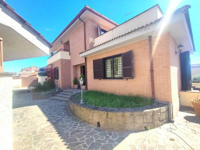 Villa Indipendente in vendita a Prato Fiorito, Roma Capitale