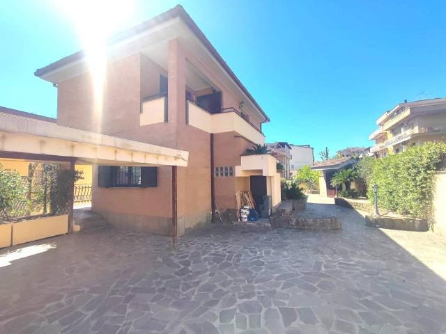Villa Indipendente in vendita a Prato Fiorito, Roma Capitale
