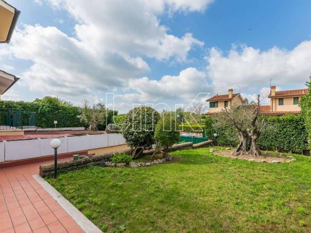 Villa Indipendente in vendita a Pantan Monastero, Roma Capitale