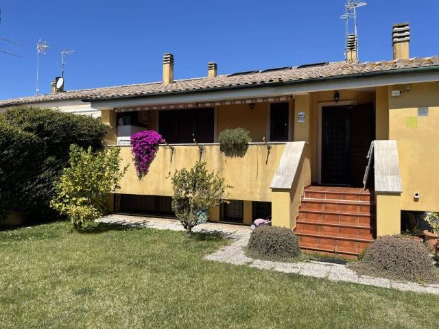 Villa Indipendente in vendita a Monte Migliore, Roma Capitale