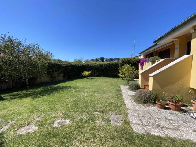 Villa Indipendente in vendita a Monte Migliore, Roma Capitale