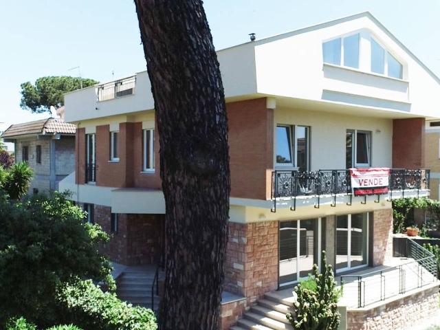 Villa Indipendente in vendita a Axa, Roma Capitale