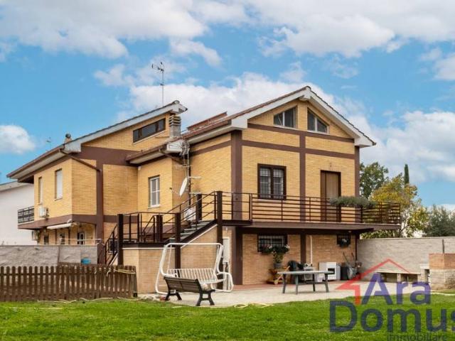 Villa Indipendente in vendita a Selva Nera, Roma