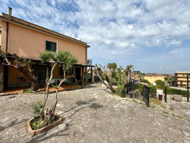 Villa Indipendente in vendita a Centroni, Roma Capitale