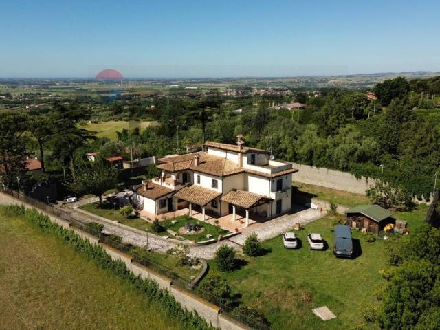 Villa Indipendente in vendita a Municipio Roma XV, Roma Capitale
