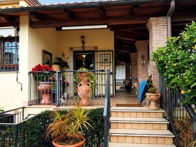 Villa Indipendente in vendita a Municipio Roma X, Roma Capitale
