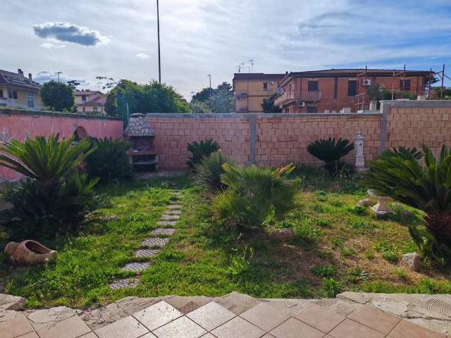Villa Indipendente in vendita a Colle del Sole, Roma Capitale