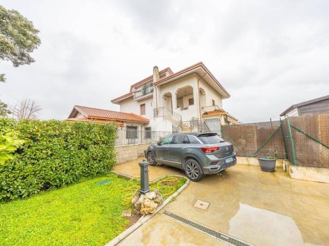 Villa Indipendente in vendita a Roma Capitale, Lazio