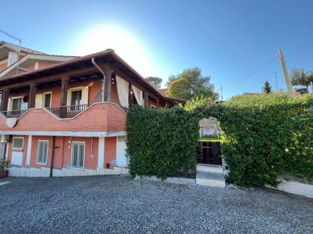 Villa Indipendente in vendita a Pantan Monastero, Roma Capitale