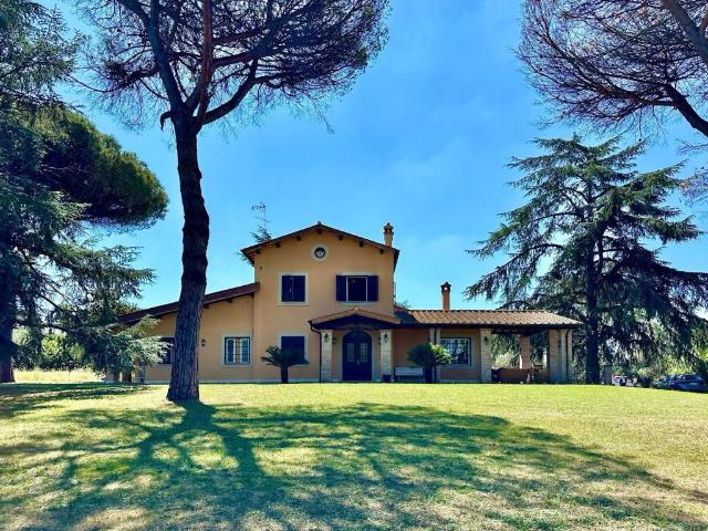 Villa Indipendente in vendita a Monte Migliore, Roma Capitale