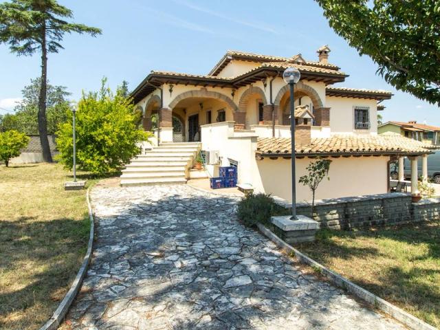 Villa Indipendente in vendita a Municipio Roma XV, Roma Capitale