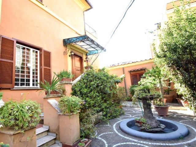 Villa Indipendente in vendita a Municipio Roma XI, Roma Capitale
