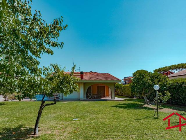 Villa Indipendente in vendita a Morena, Roma