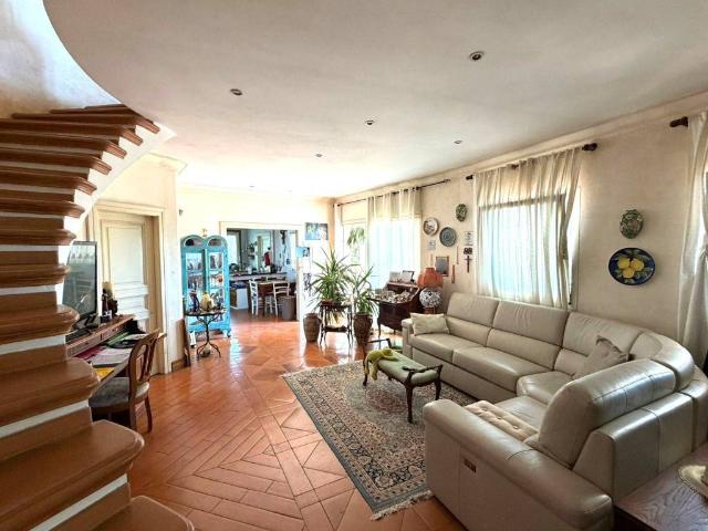 Villa Indipendente in vendita a Pantan Monastero, Roma Capitale